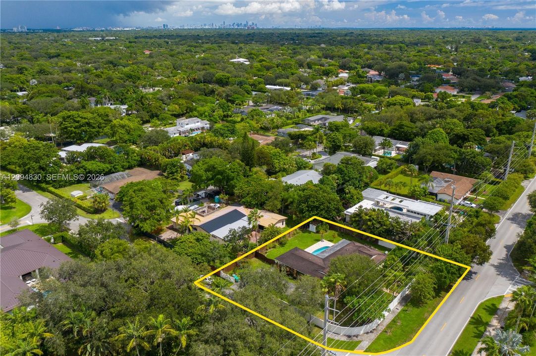 En Venta: $1,700,000 (4 camas, 3 baños, 2175 Pies cuadrados)
