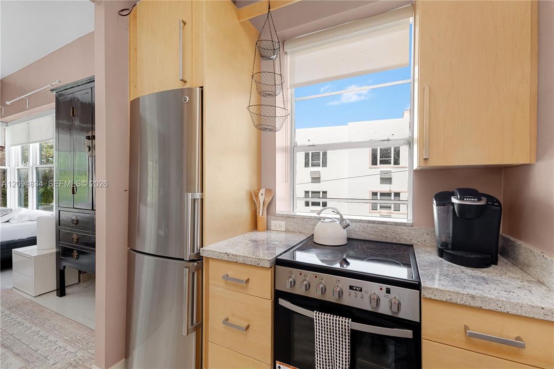 For Sale: $425,000 (0 beds, 1 baths, 502 Square Feet)