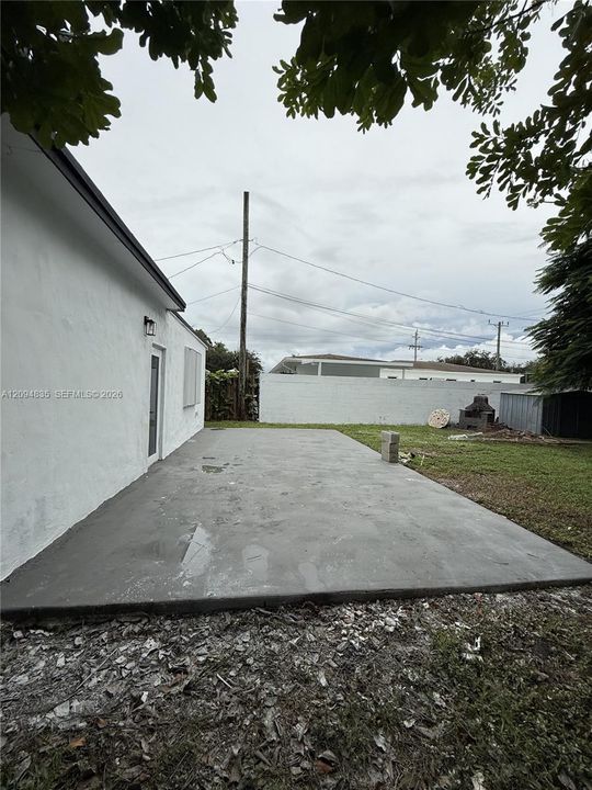 For Sale: $670,000 (5 beds, 3 baths, 1976 Square Feet)