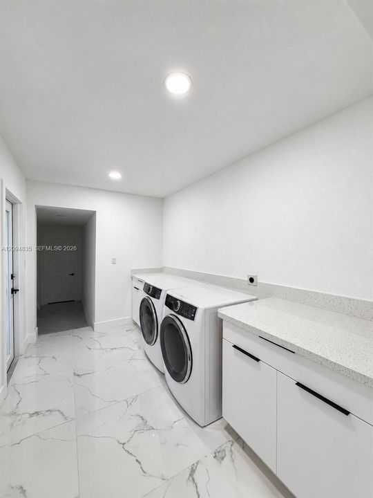 For Sale: $670,000 (5 beds, 3 baths, 1976 Square Feet)
