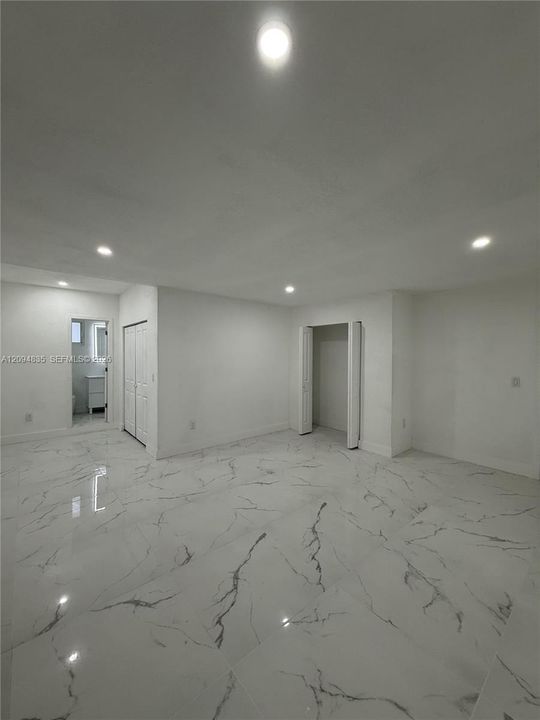 For Sale: $670,000 (5 beds, 3 baths, 1976 Square Feet)