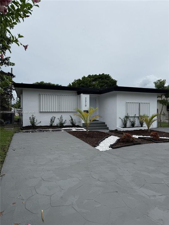 For Sale: $670,000 (5 beds, 3 baths, 1976 Square Feet)