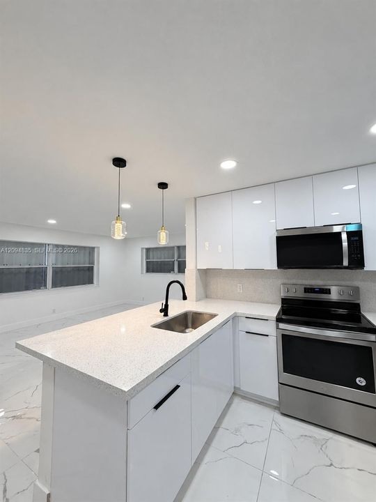 For Sale: $670,000 (5 beds, 3 baths, 1976 Square Feet)