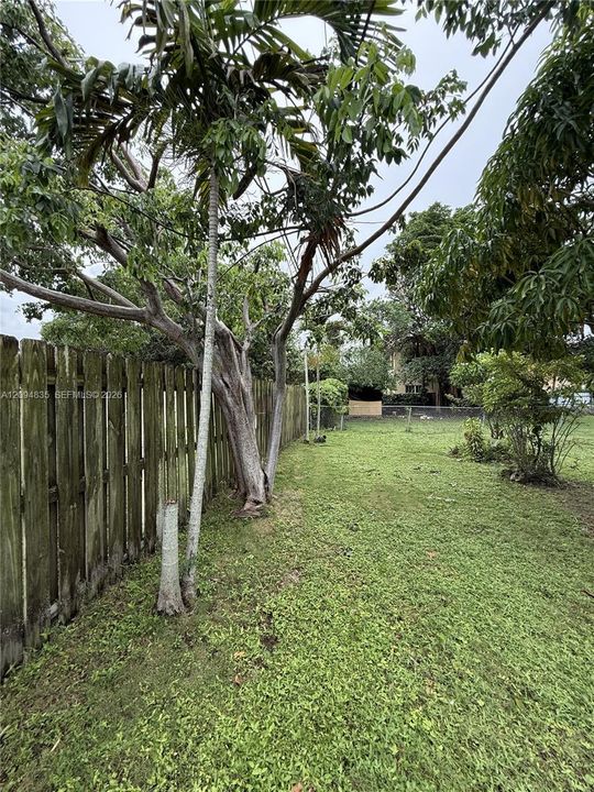 For Sale: $670,000 (5 beds, 3 baths, 1976 Square Feet)