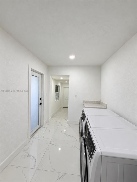 For Sale: $670,000 (5 beds, 3 baths, 1976 Square Feet)