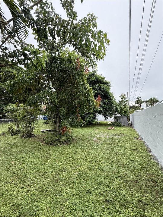 For Sale: $670,000 (5 beds, 3 baths, 1976 Square Feet)