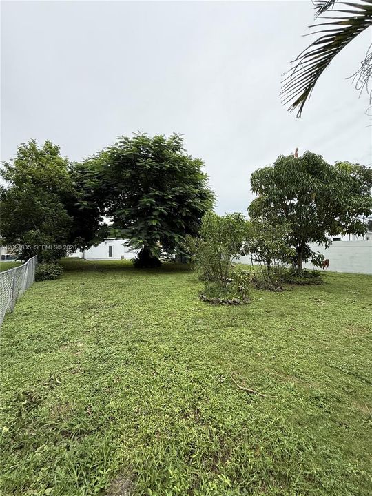 For Sale: $670,000 (5 beds, 3 baths, 1976 Square Feet)