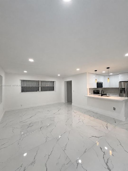 For Sale: $670,000 (5 beds, 3 baths, 1976 Square Feet)