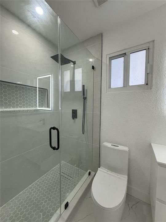 For Sale: $670,000 (5 beds, 3 baths, 1976 Square Feet)