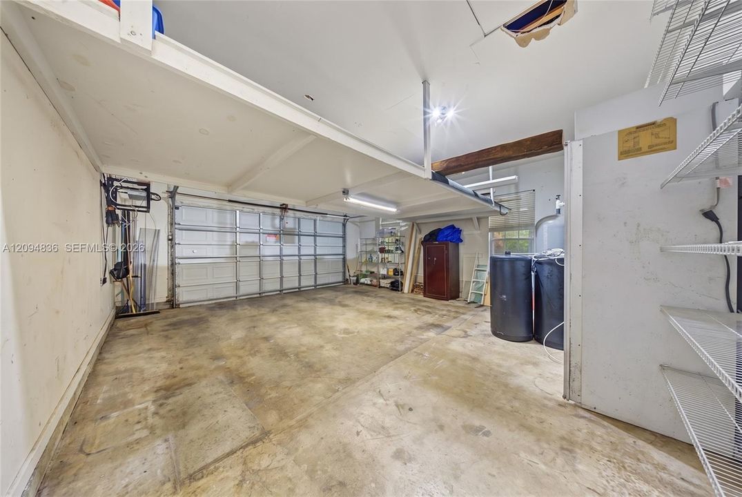 For Sale: $2,725,000 (6 beds, 4 baths, 3994 Square Feet)