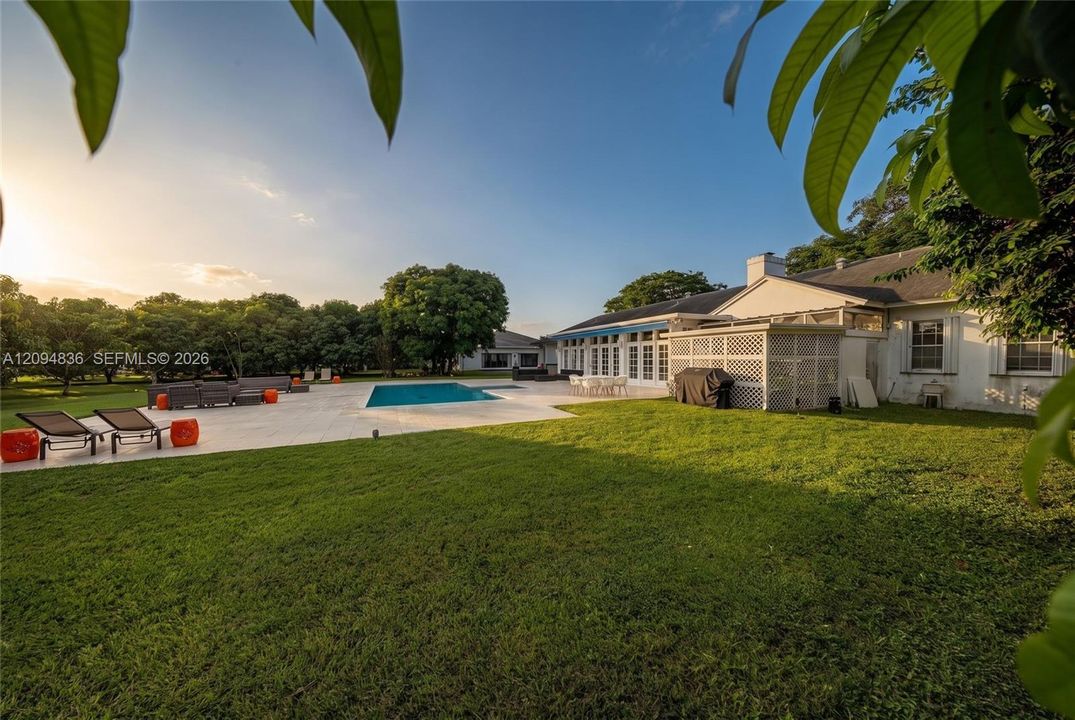 For Sale: $2,725,000 (6 beds, 4 baths, 3994 Square Feet)
