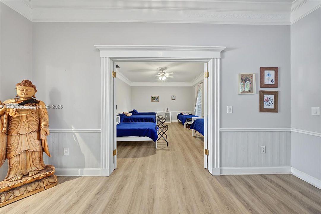 For Sale: $2,725,000 (6 beds, 4 baths, 3994 Square Feet)