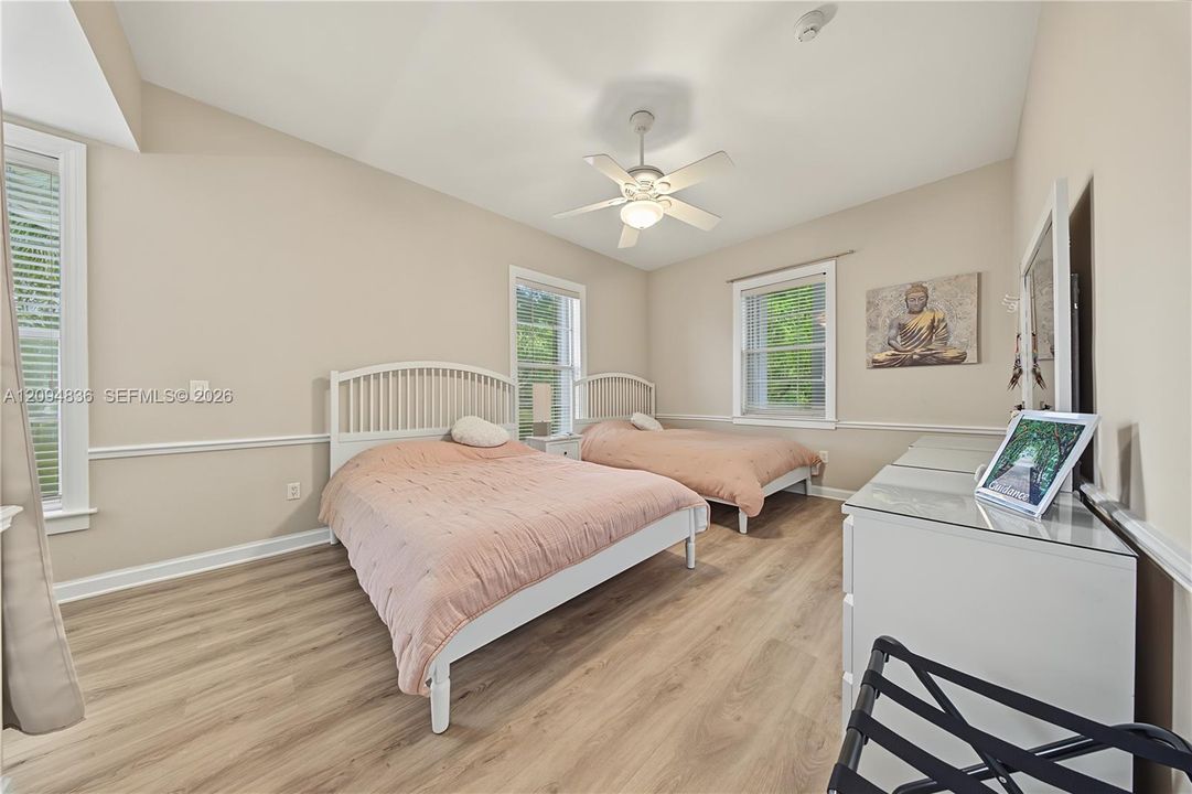 For Sale: $2,725,000 (6 beds, 4 baths, 3994 Square Feet)
