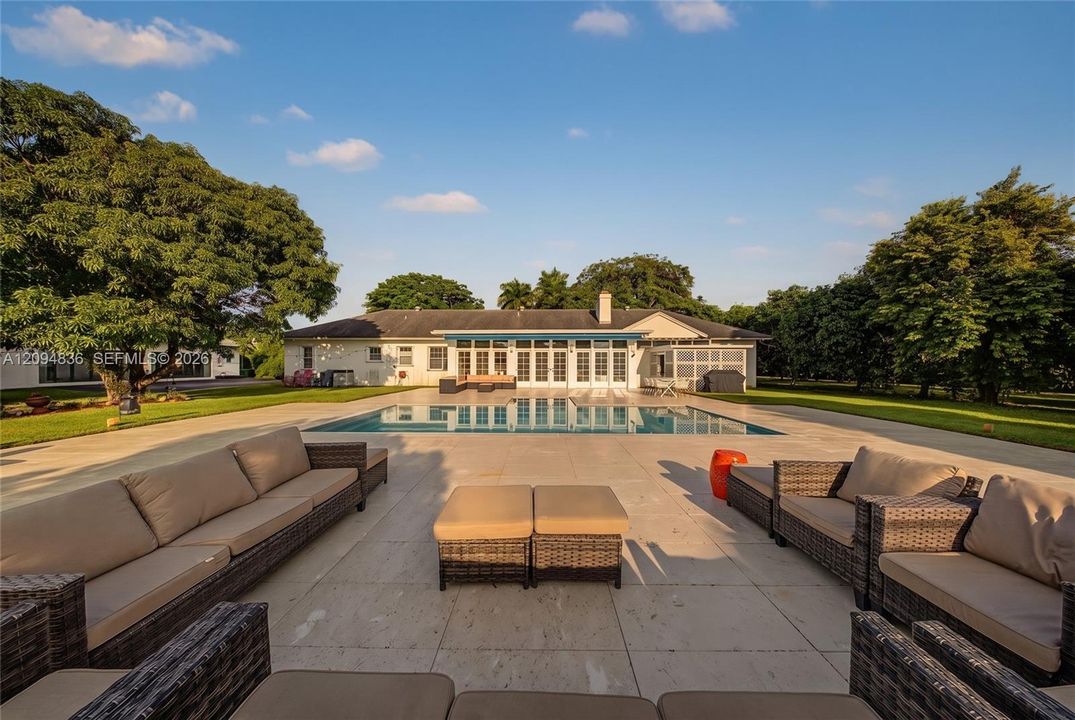 For Sale: $2,725,000 (6 beds, 4 baths, 3994 Square Feet)