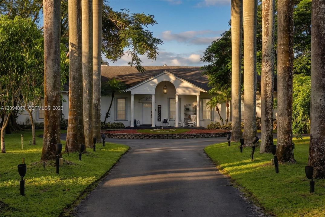 For Sale: $2,725,000 (6 beds, 4 baths, 3994 Square Feet)
