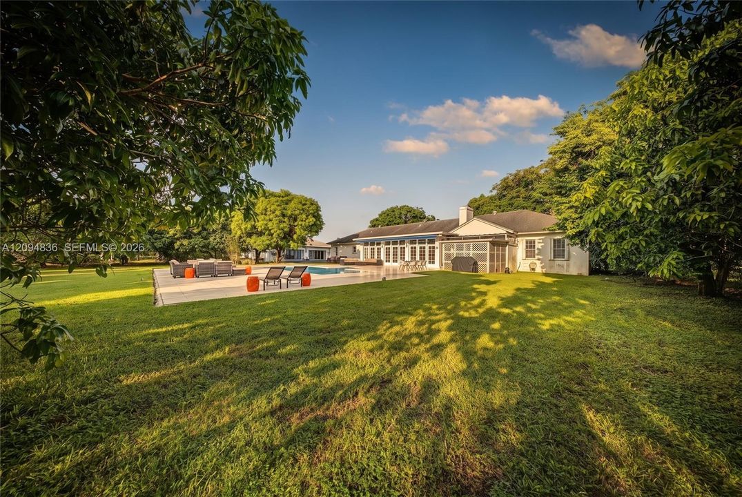 For Sale: $2,725,000 (6 beds, 4 baths, 3994 Square Feet)
