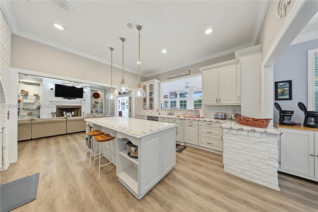 For Sale: $2,725,000 (6 beds, 4 baths, 3994 Square Feet)