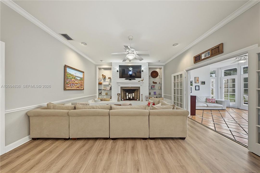 For Sale: $2,725,000 (6 beds, 4 baths, 3994 Square Feet)