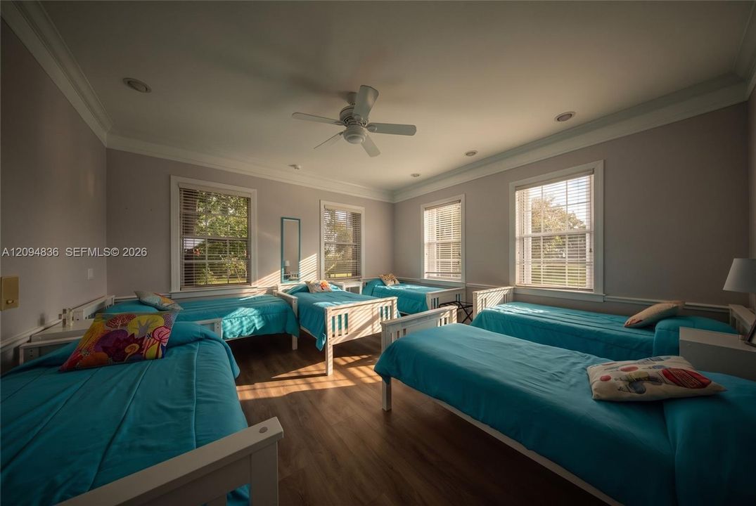 For Sale: $2,725,000 (6 beds, 4 baths, 3994 Square Feet)