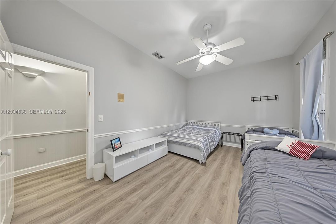 For Sale: $2,725,000 (6 beds, 4 baths, 3994 Square Feet)