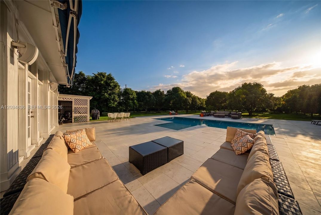 For Sale: $2,725,000 (6 beds, 4 baths, 3994 Square Feet)