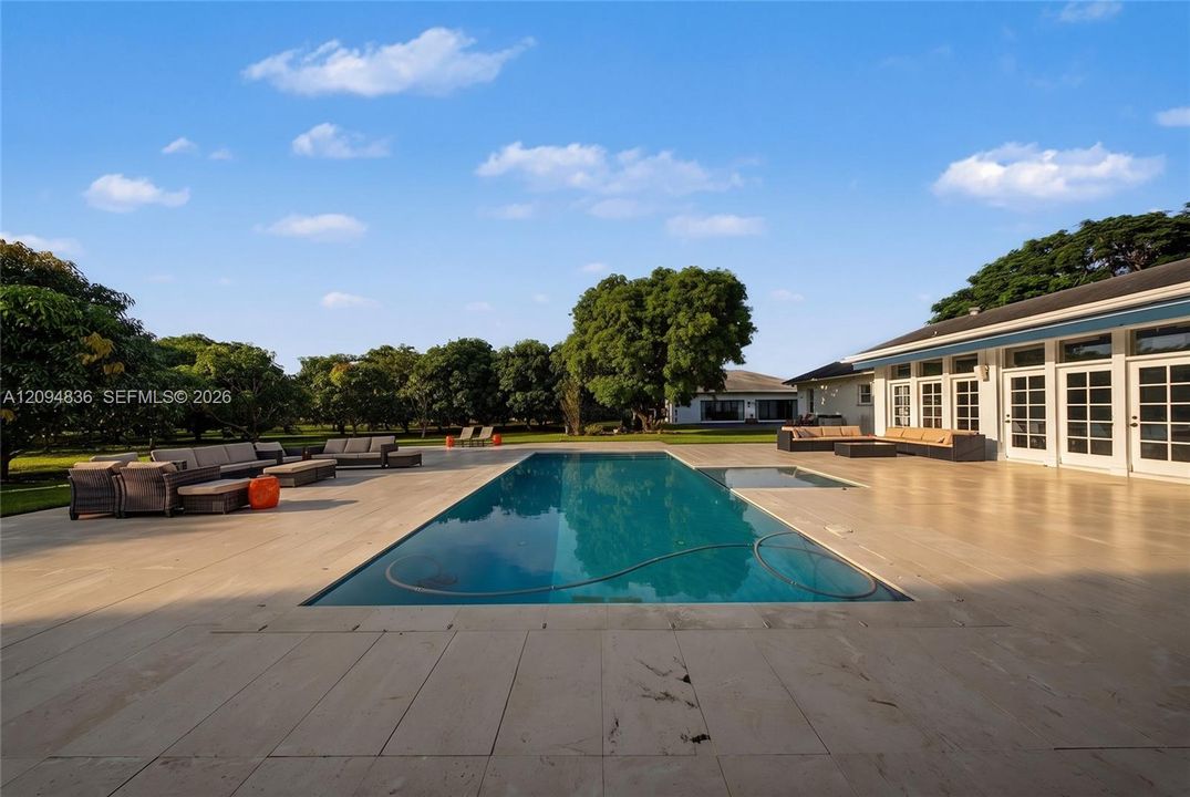 For Sale: $2,725,000 (6 beds, 4 baths, 3994 Square Feet)
