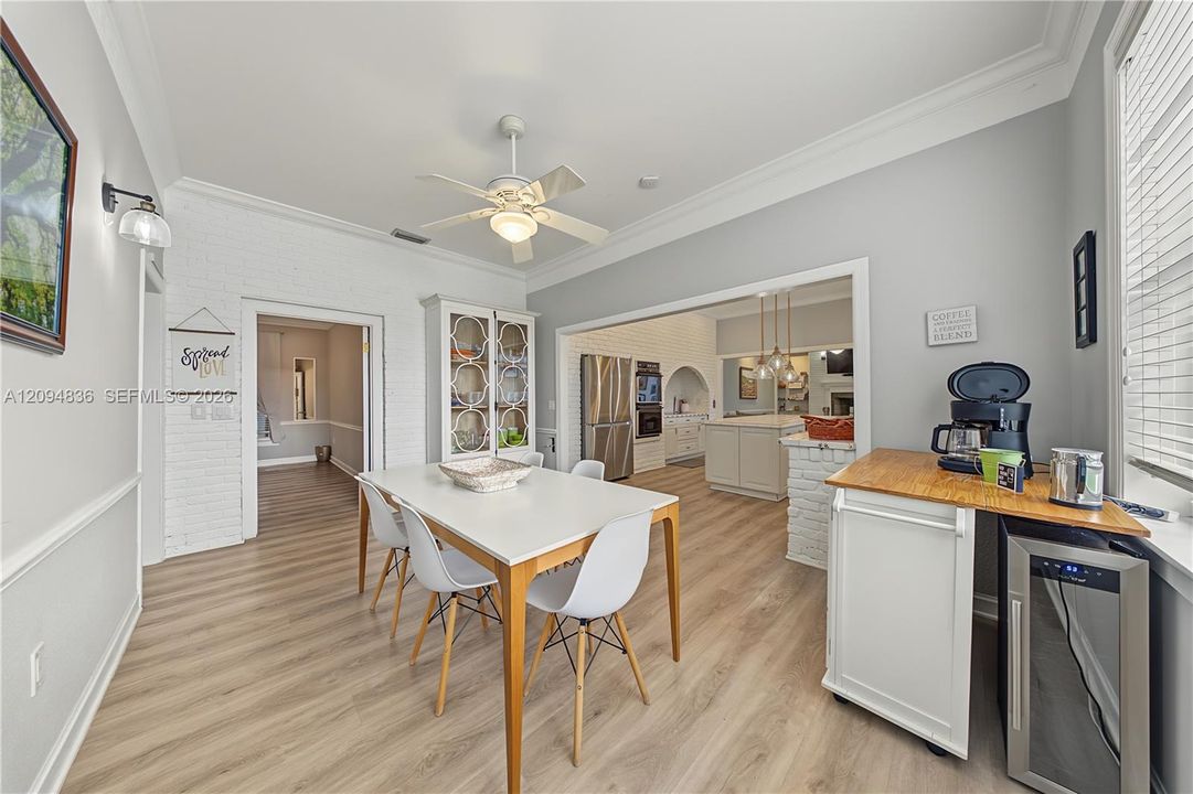 For Sale: $2,725,000 (6 beds, 4 baths, 3994 Square Feet)