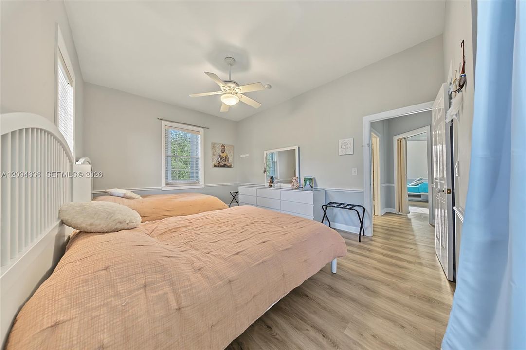 For Sale: $2,725,000 (6 beds, 4 baths, 3994 Square Feet)