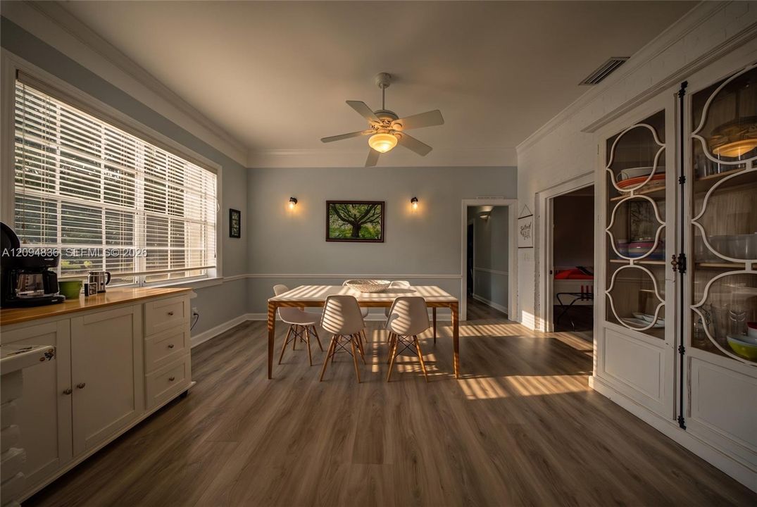 For Sale: $2,725,000 (6 beds, 4 baths, 3994 Square Feet)
