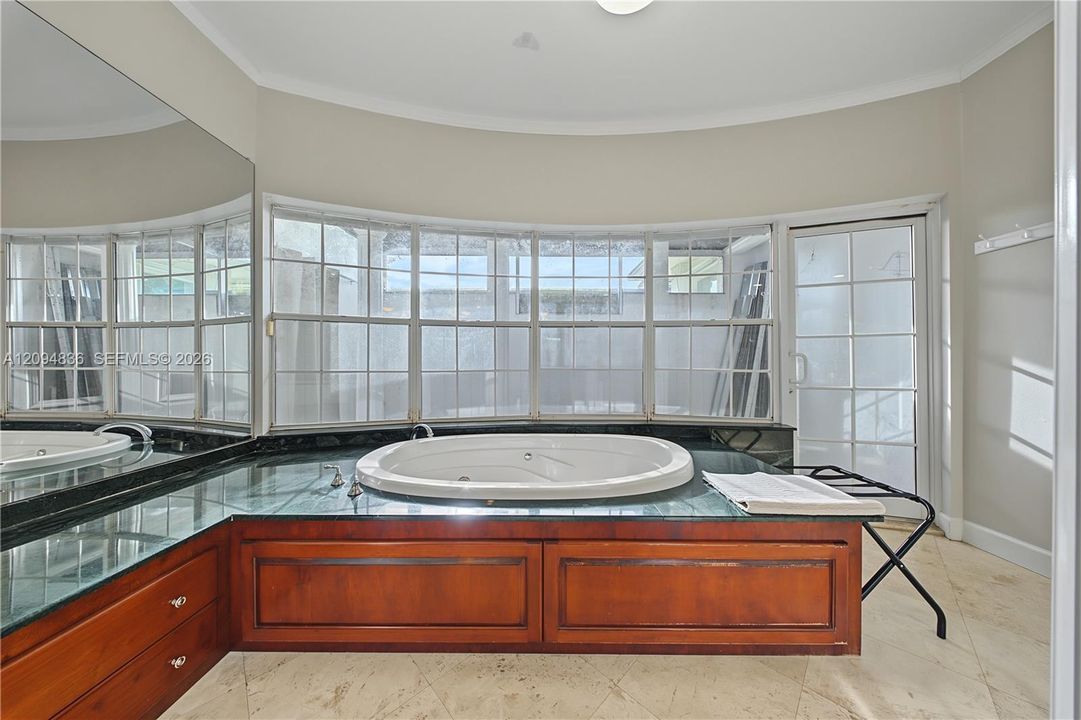 For Sale: $2,725,000 (6 beds, 4 baths, 3994 Square Feet)