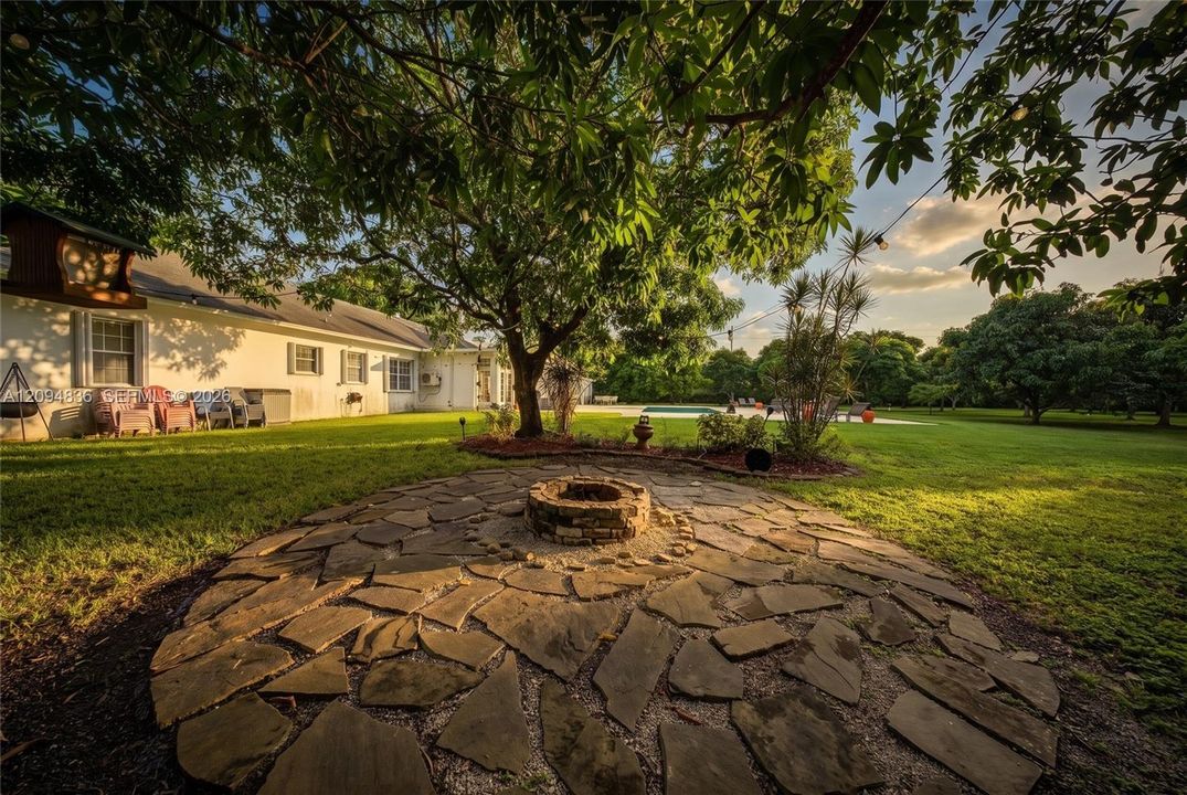 For Sale: $2,725,000 (6 beds, 4 baths, 3994 Square Feet)