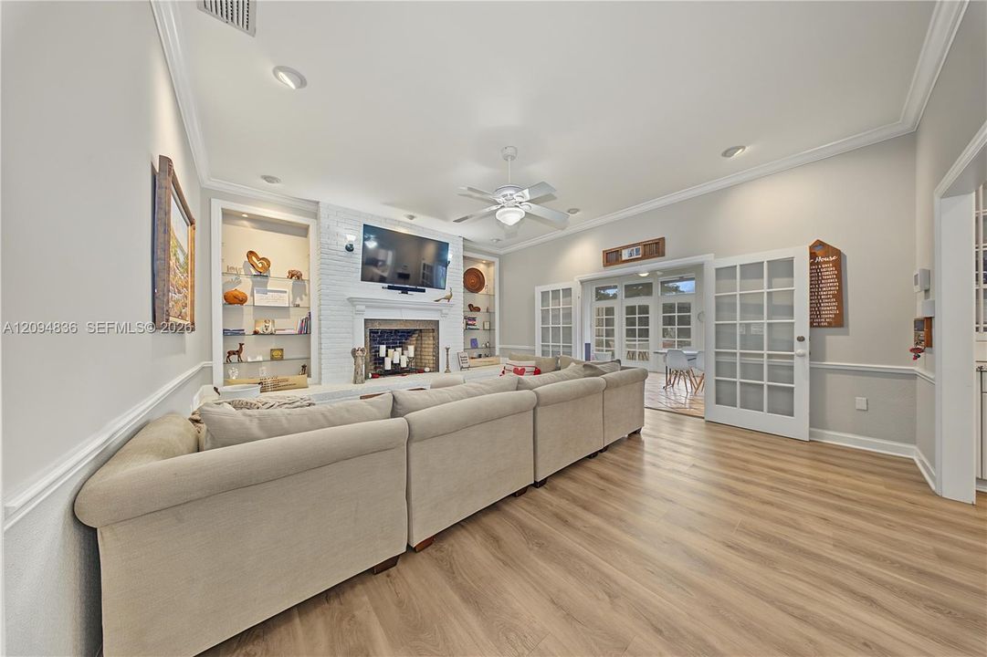For Sale: $2,725,000 (6 beds, 4 baths, 3994 Square Feet)