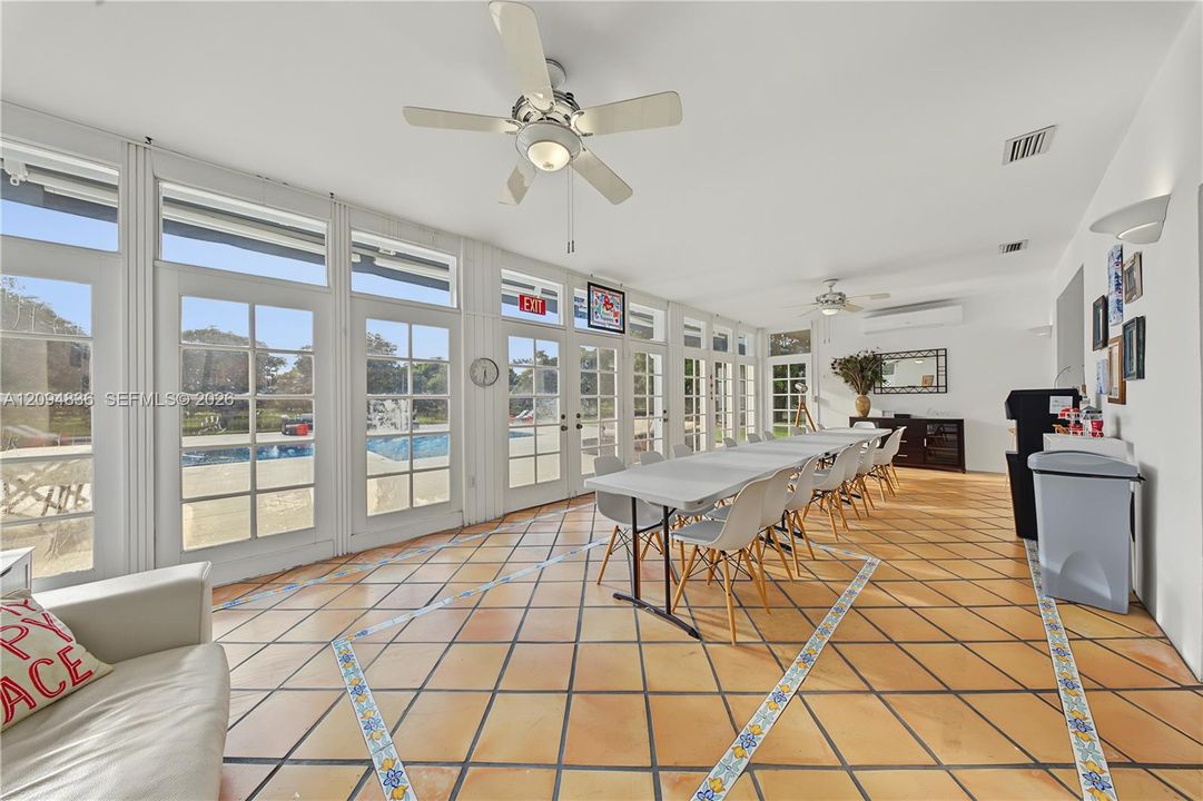 For Sale: $2,725,000 (6 beds, 4 baths, 3994 Square Feet)