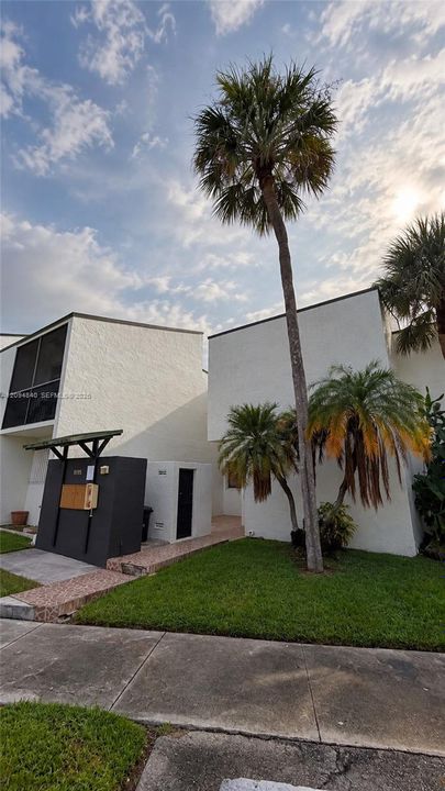 For Sale: $369,000 (3 beds, 2 baths, 1900 Square Feet)