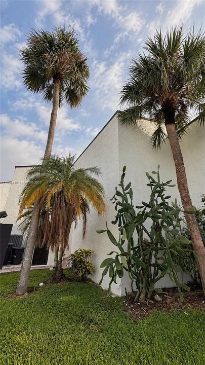 For Sale: $369,000 (3 beds, 2 baths, 1900 Square Feet)