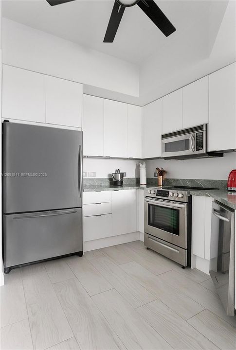 В аренду: $4,600 (2 спален, 2 ванн, 1320 Квадратных фут)