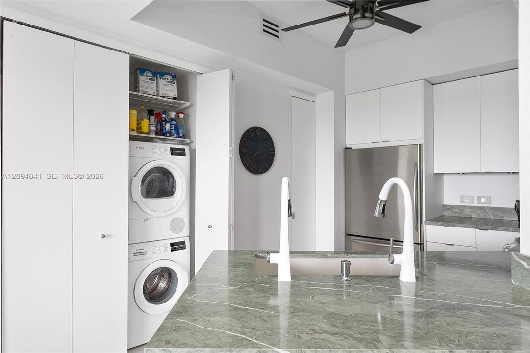 В аренду: $4,600 (2 спален, 2 ванн, 1320 Квадратных фут)