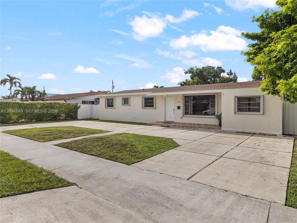 For Sale: $850,000 (4 beds, 3 baths, 2395 Square Feet)