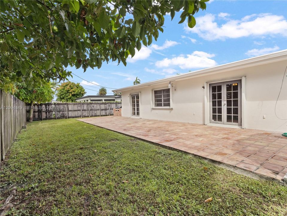 For Sale: $850,000 (4 beds, 3 baths, 2395 Square Feet)