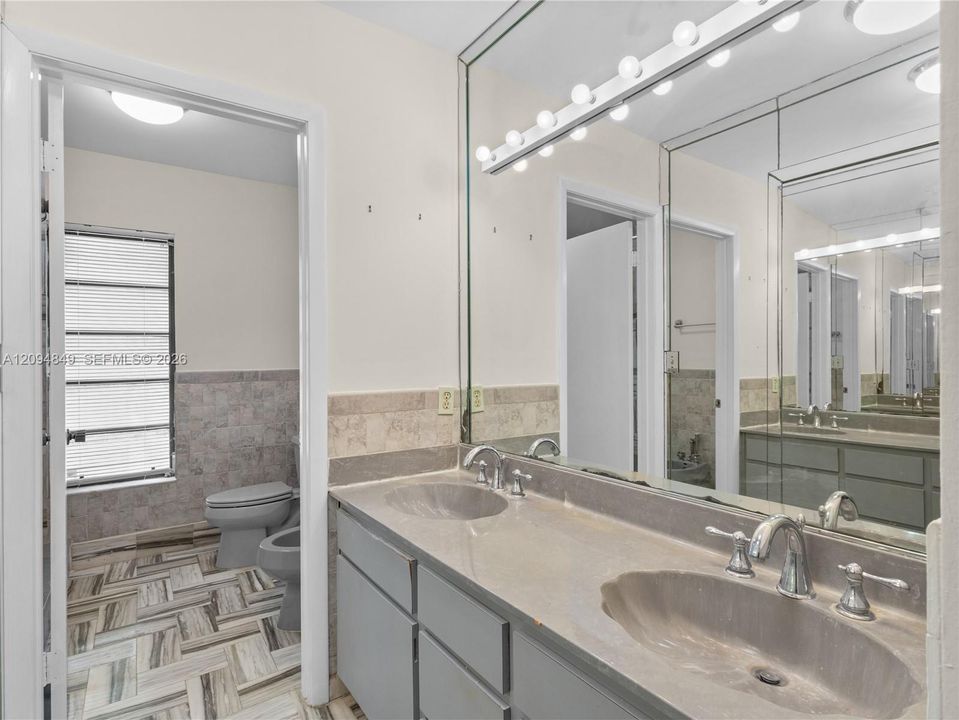 For Sale: $850,000 (4 beds, 3 baths, 2395 Square Feet)
