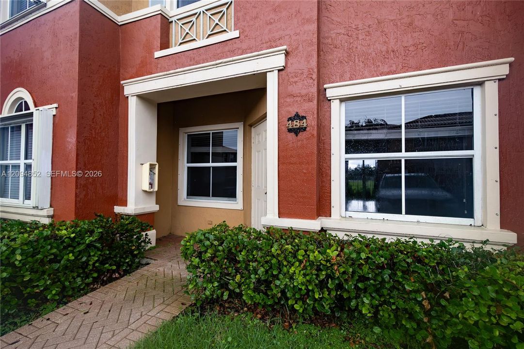 For Rent: $2,650 (2 beds, 2 baths, 1050 Square Feet)