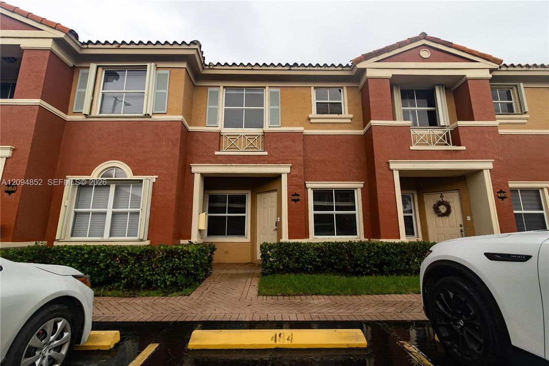 For Rent: $2,650 (2 beds, 2 baths, 1050 Square Feet)