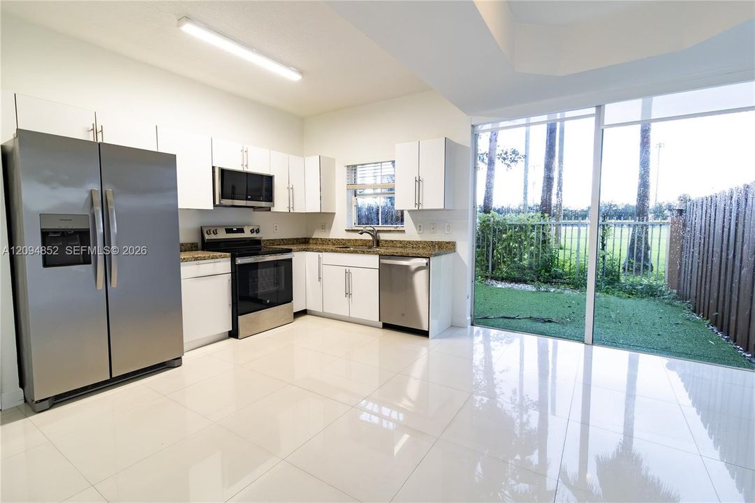 For Rent: $2,650 (2 beds, 2 baths, 1050 Square Feet)