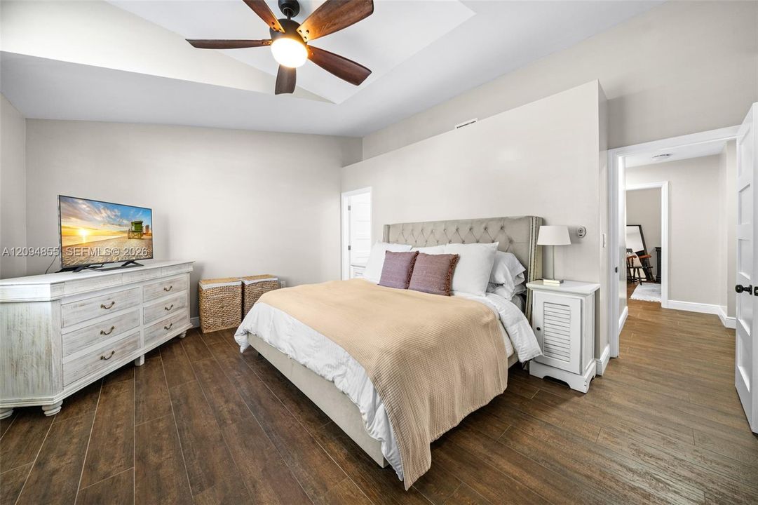 For Sale: $549,000 (3 beds, 2 baths, 1594 Square Feet)