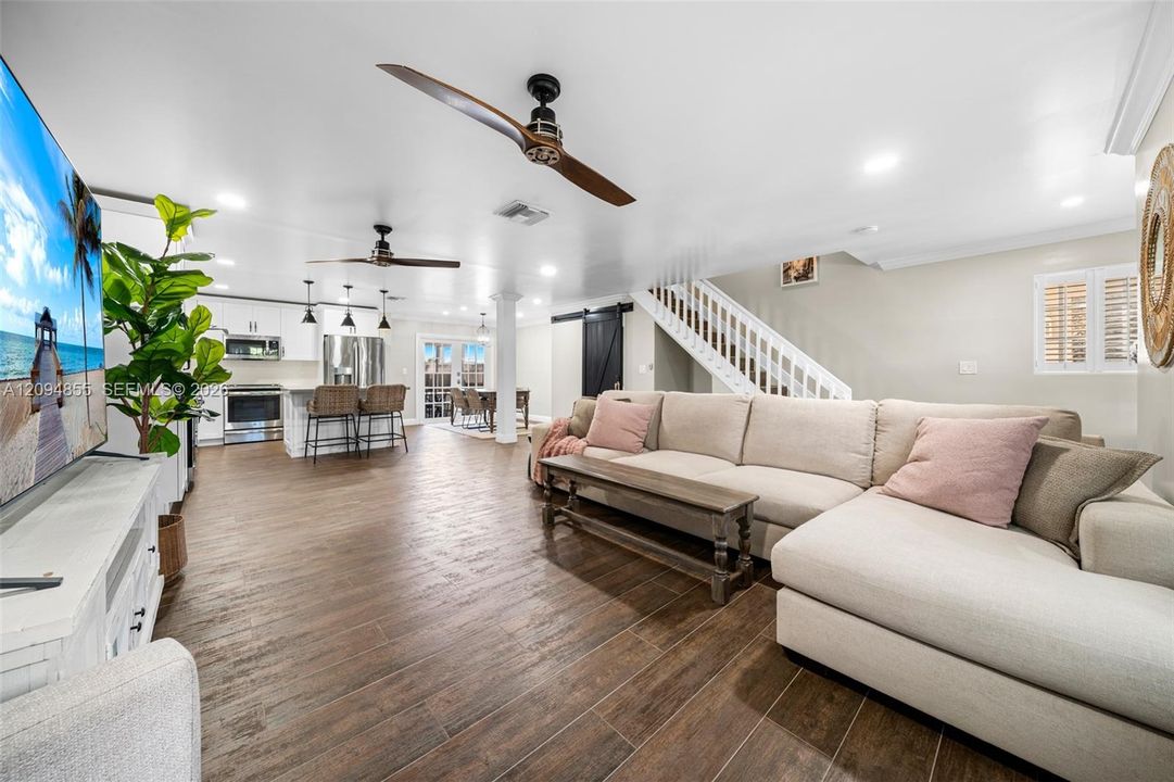 For Sale: $549,000 (3 beds, 2 baths, 1594 Square Feet)