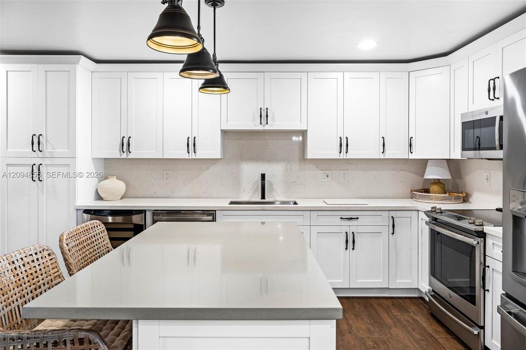 For Sale: $549,000 (3 beds, 2 baths, 1594 Square Feet)