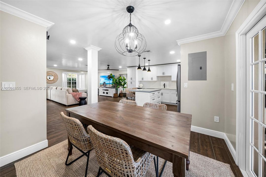 For Sale: $549,000 (3 beds, 2 baths, 1594 Square Feet)