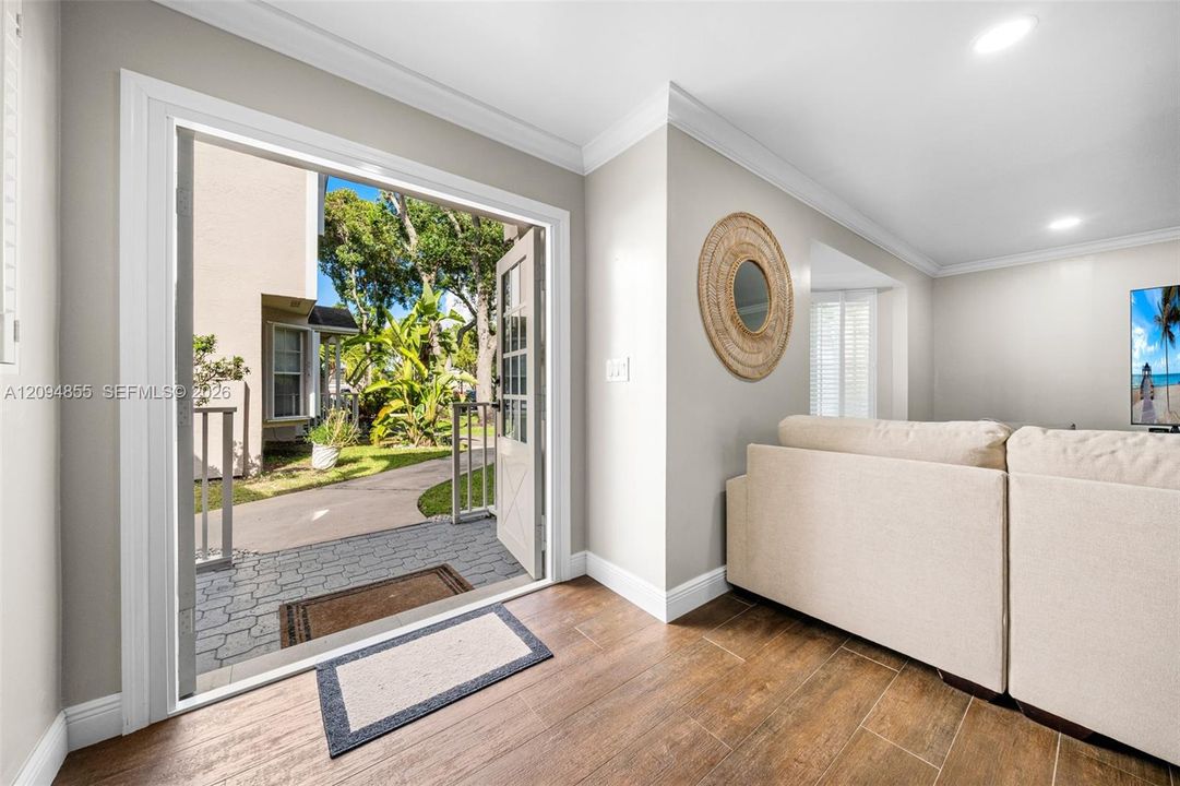 For Sale: $549,000 (3 beds, 2 baths, 1594 Square Feet)
