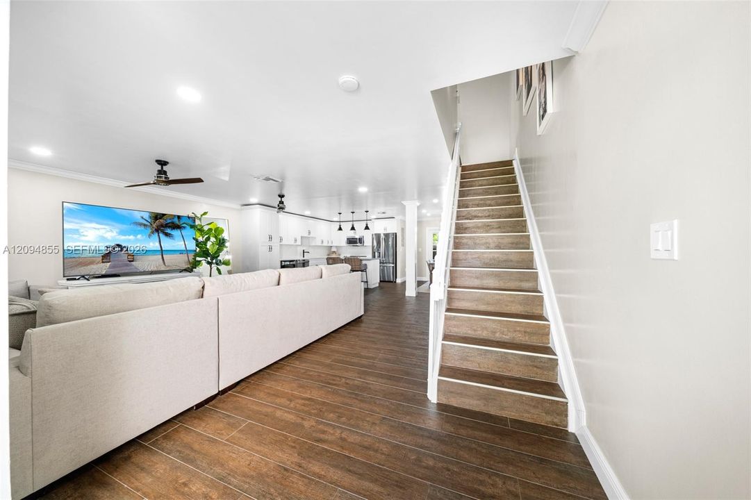 For Sale: $549,000 (3 beds, 2 baths, 1594 Square Feet)