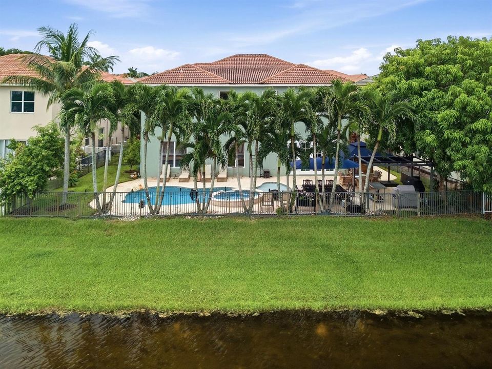 Aerial_Backyard_Lake
